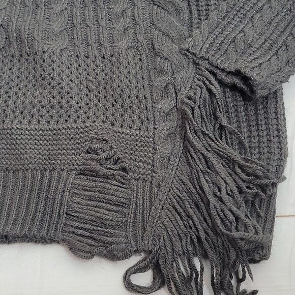 𝅺gray Free Generation Destructed Fringe Sweater with adorable details siz… - Picture 2 of 9